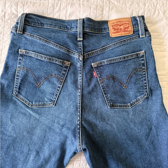 Levi's High Rise Blue Jeans - Picture 3 of 4